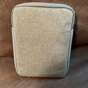 Kindle paper white nwot foam insulation case